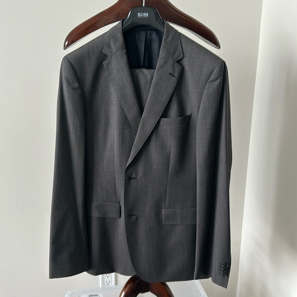 Hugo Boss Brown Suit 42 R (US size)